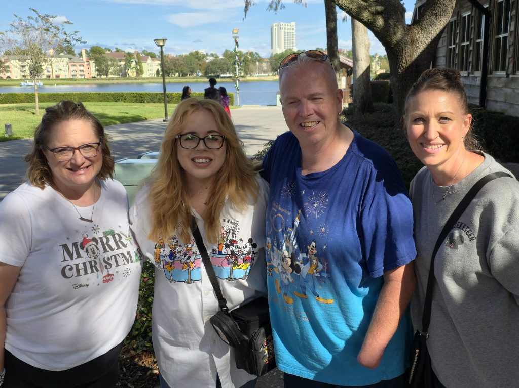 Monorail Mollie, The Dapper Danielle, Pete, & Kristen - Park Pass TV